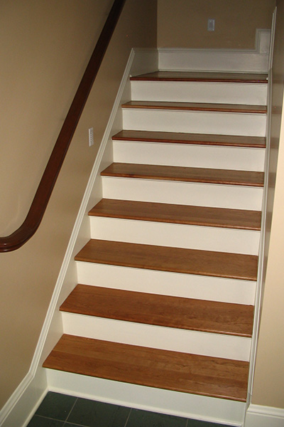 Image of closed tread staircase