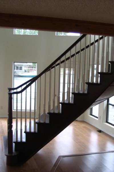 Image of freestanding staircase not aligned to a wall